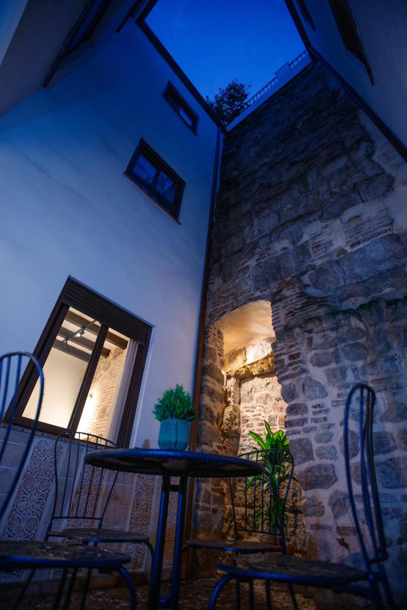 Apartamento Patio Muralla Romana ¡se Parte De La Historia!